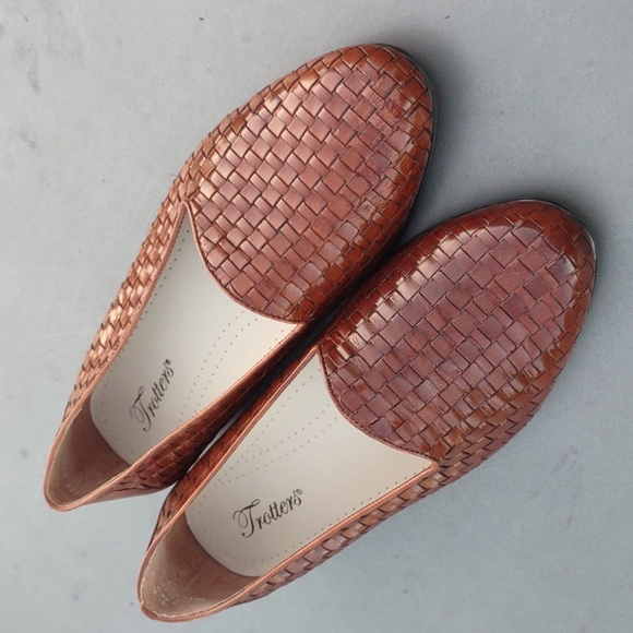 Trotters "Liz" Weaved Leather Slip-on Loafers in Brown - Picture 9 of 17